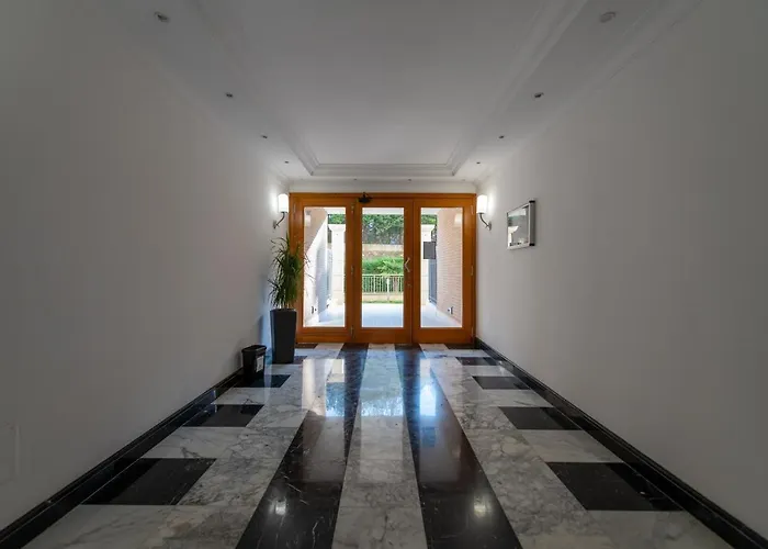 Casa Andrew New Roma